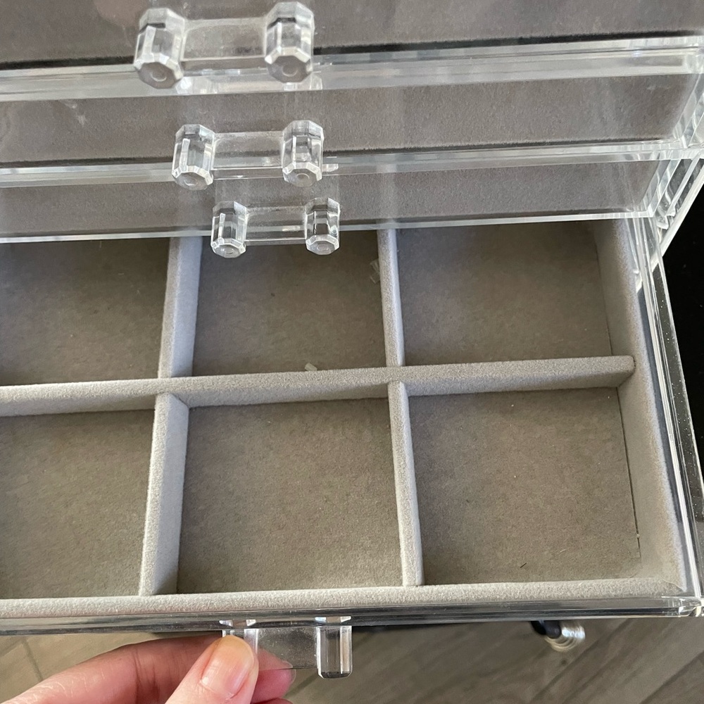 Clear Acrylic Jewelry Organizer - Picture 3 of 7